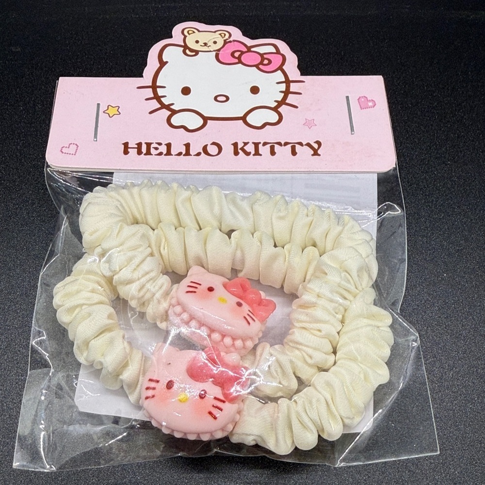 3/$15 🌸 Hello Kitty Cream and Pink Hair Scrunchies